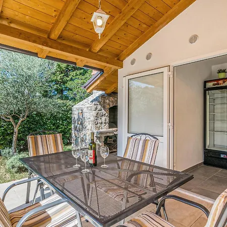 Amazing In Krk With Wifi Apartment